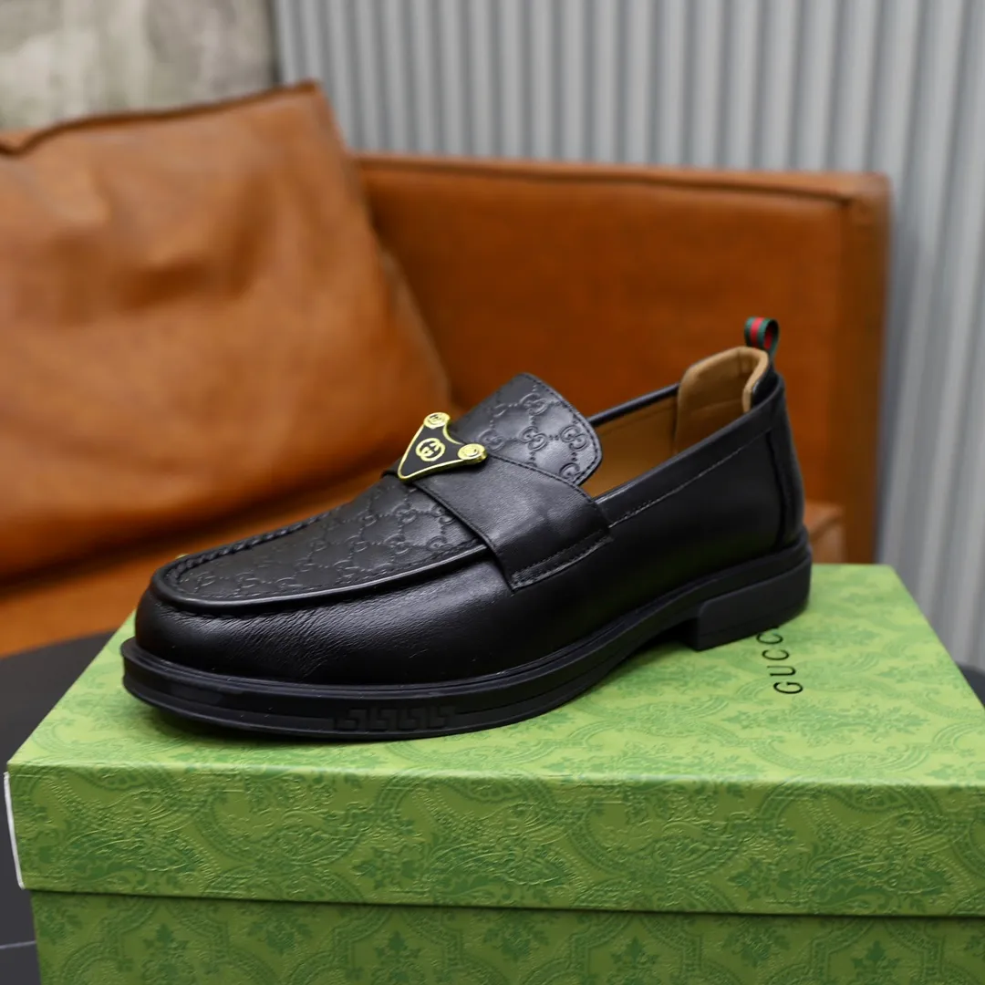 Men's shoes: 250🙅‍♂️🙅‍♂️🙅‍♂️Niuli Brand: GUCCI Size: 38-44 (45 can be customized) Level: Counter classic Material: Original soft cowhide upper Comfortable cowhide lining Original lightweight outsole Style category: Business casual footwear Driving leather shoes Color: Actual picture color